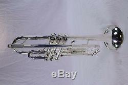 King Model 1117SP'Ultimate' Professional Marching Trumpet MINT CONDITION