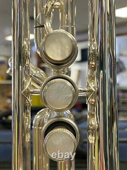 Getzen Eterna 700 Bb Trumpet (semi-professionnel) W. Cas Original & Bach 7c M. P