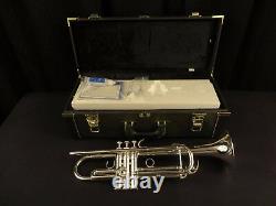 Yamaha Ytr6335s Bb Trumpet, Argent, Menthe Avec Des Étiquettes