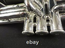 Yamaha Ytr6335s Bb Trumpet, Argent, Menthe Avec Des Étiquettes